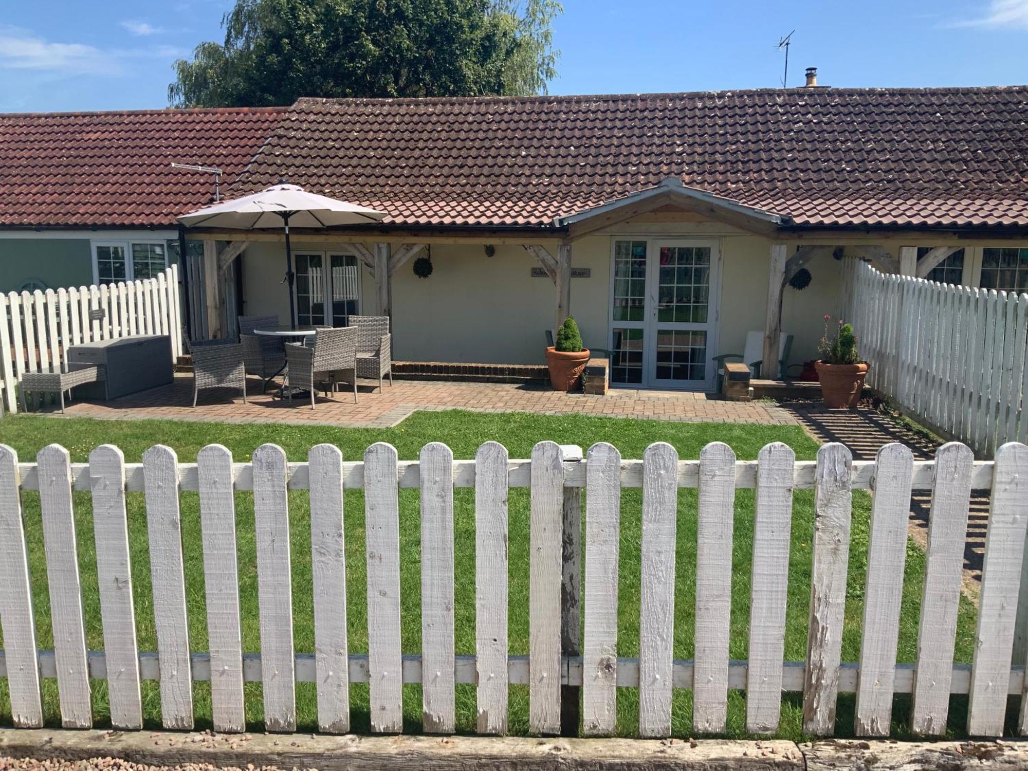Woodpecker Cottage At Frog Trotters Cottages Hartpury Екстериор снимка