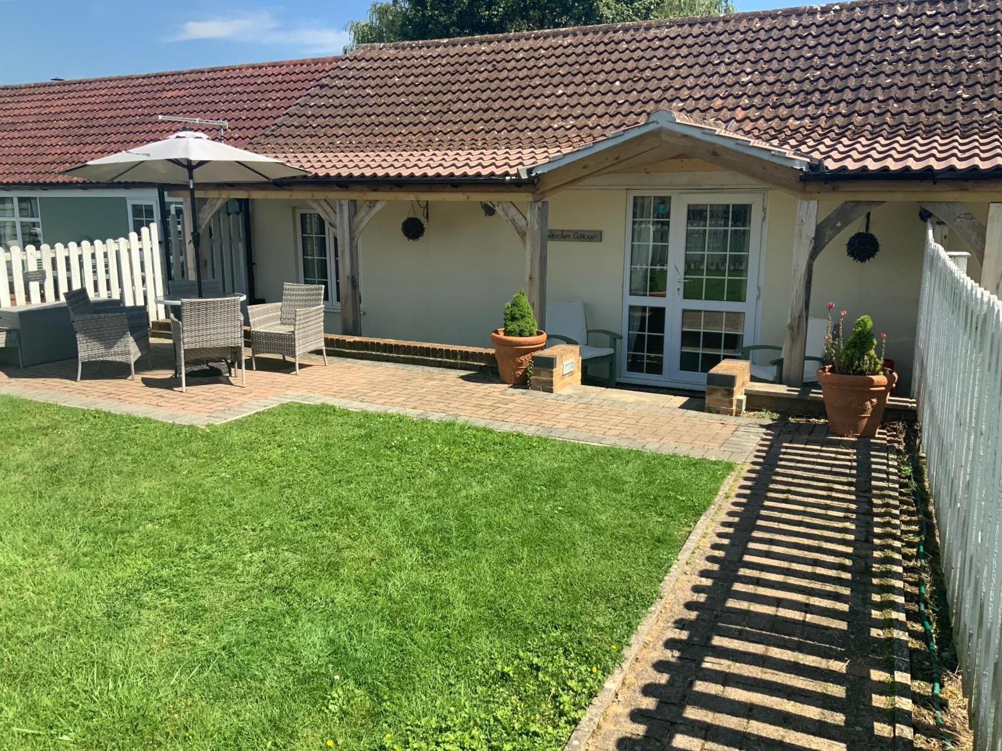 Woodpecker Cottage At Frog Trotters Cottages Hartpury Екстериор снимка