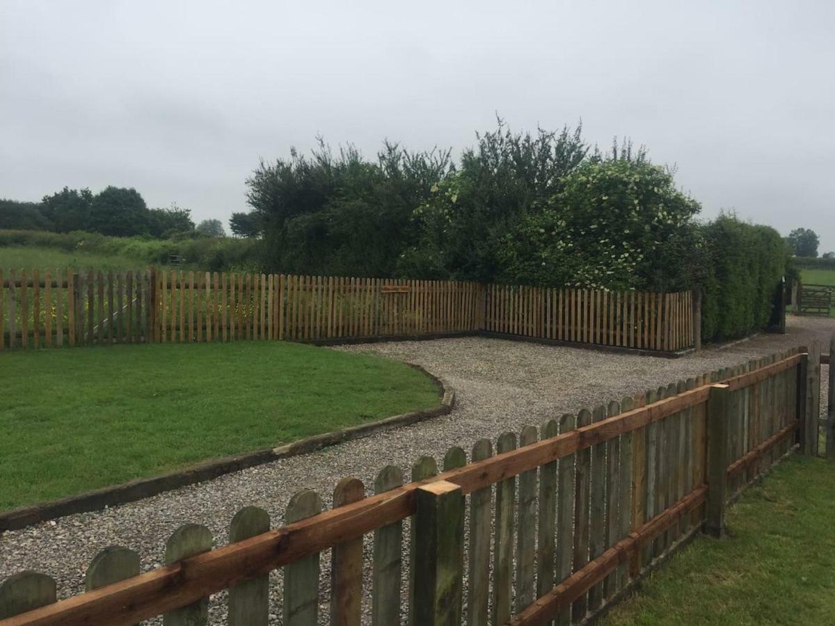 Woodpecker Cottage At Frog Trotters Cottages Hartpury Екстериор снимка
