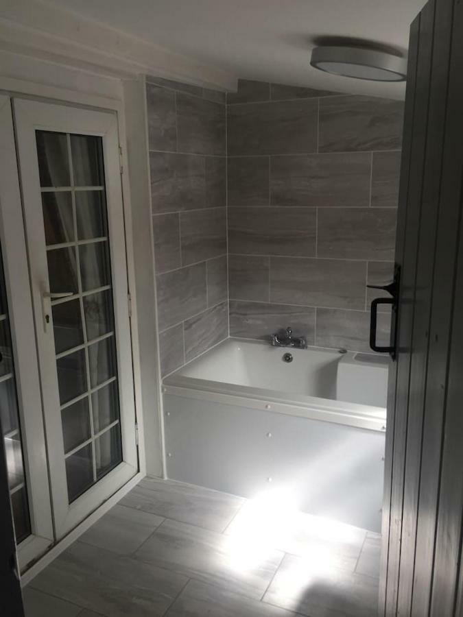 Woodpecker Cottage At Frog Trotters Cottages Hartpury Екстериор снимка